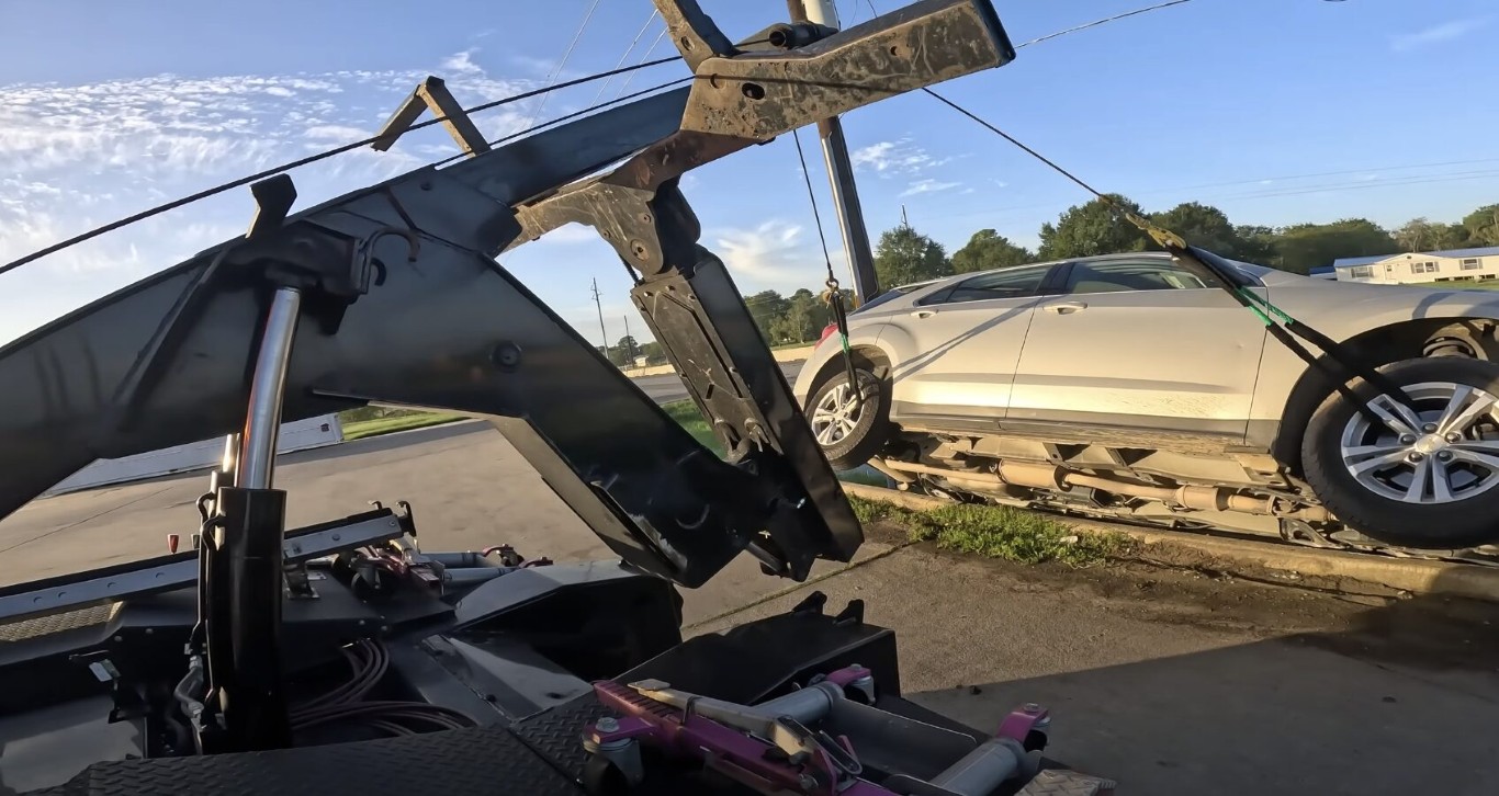 Emergency tow truck responding to a vehicle breakdown in West Babylon, NY